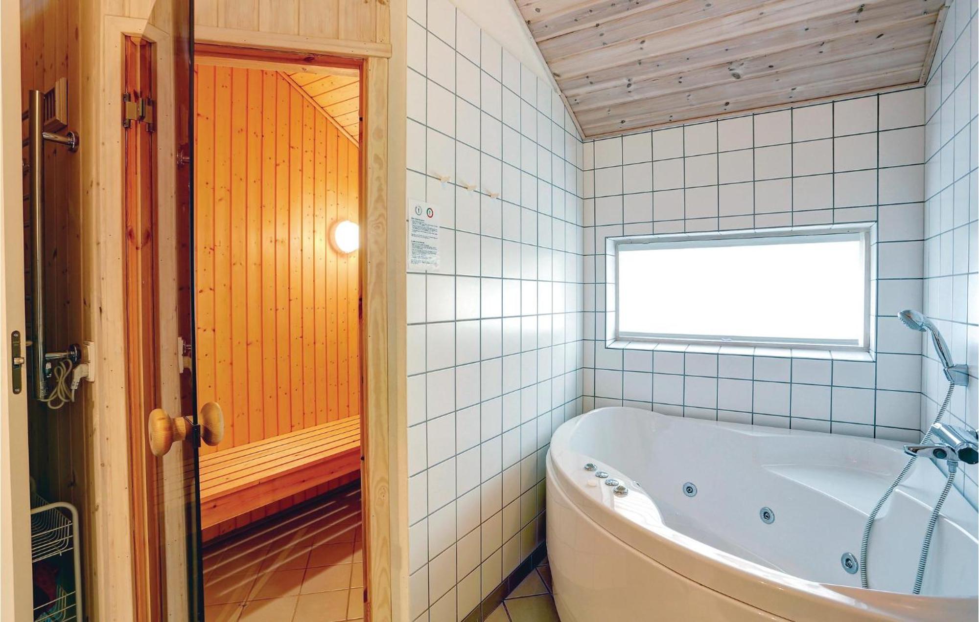 Awesome Home In Nexo With Sauna Snogebæk Eksteriør bilde